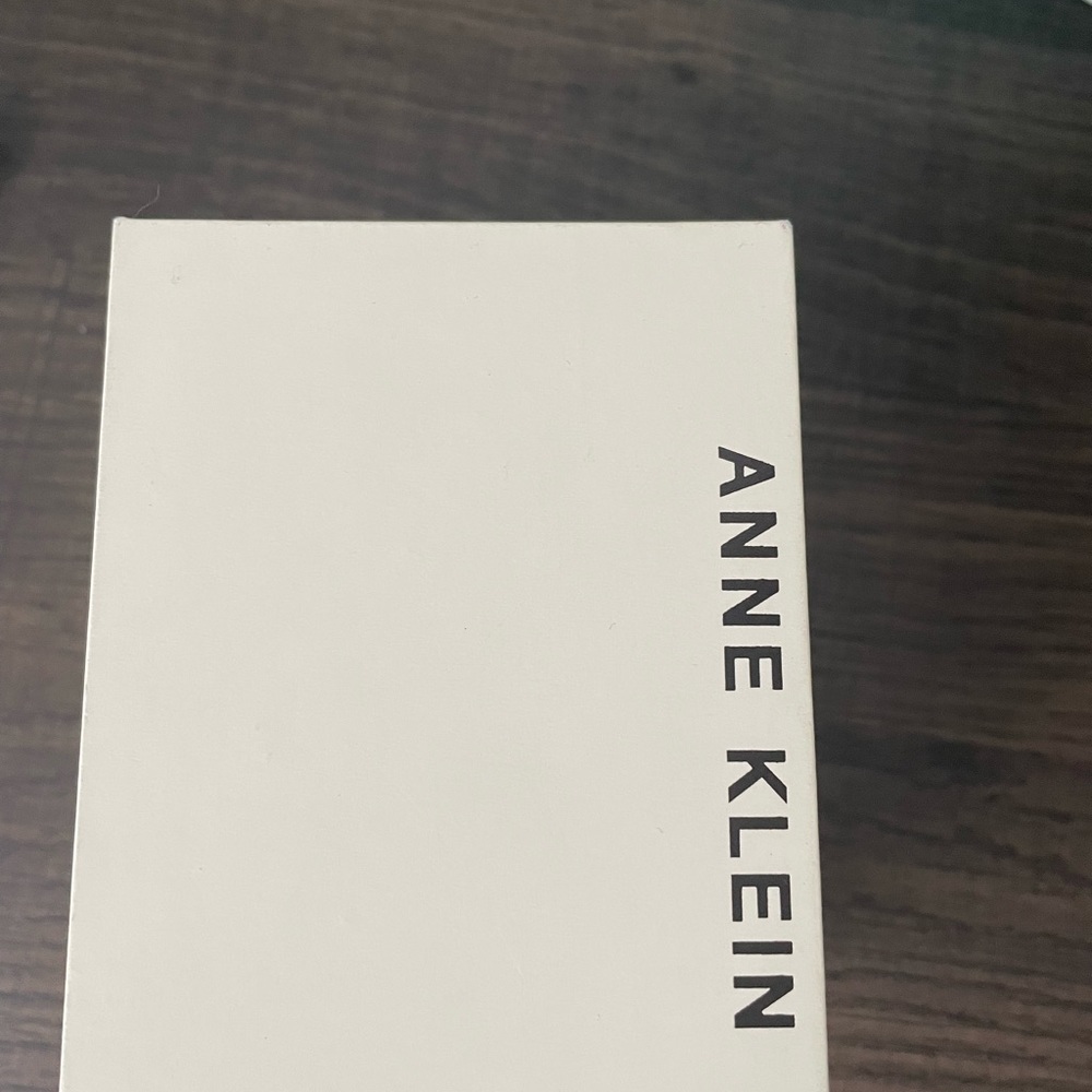 Anne Klein gold watch! - Picture 3 of 4